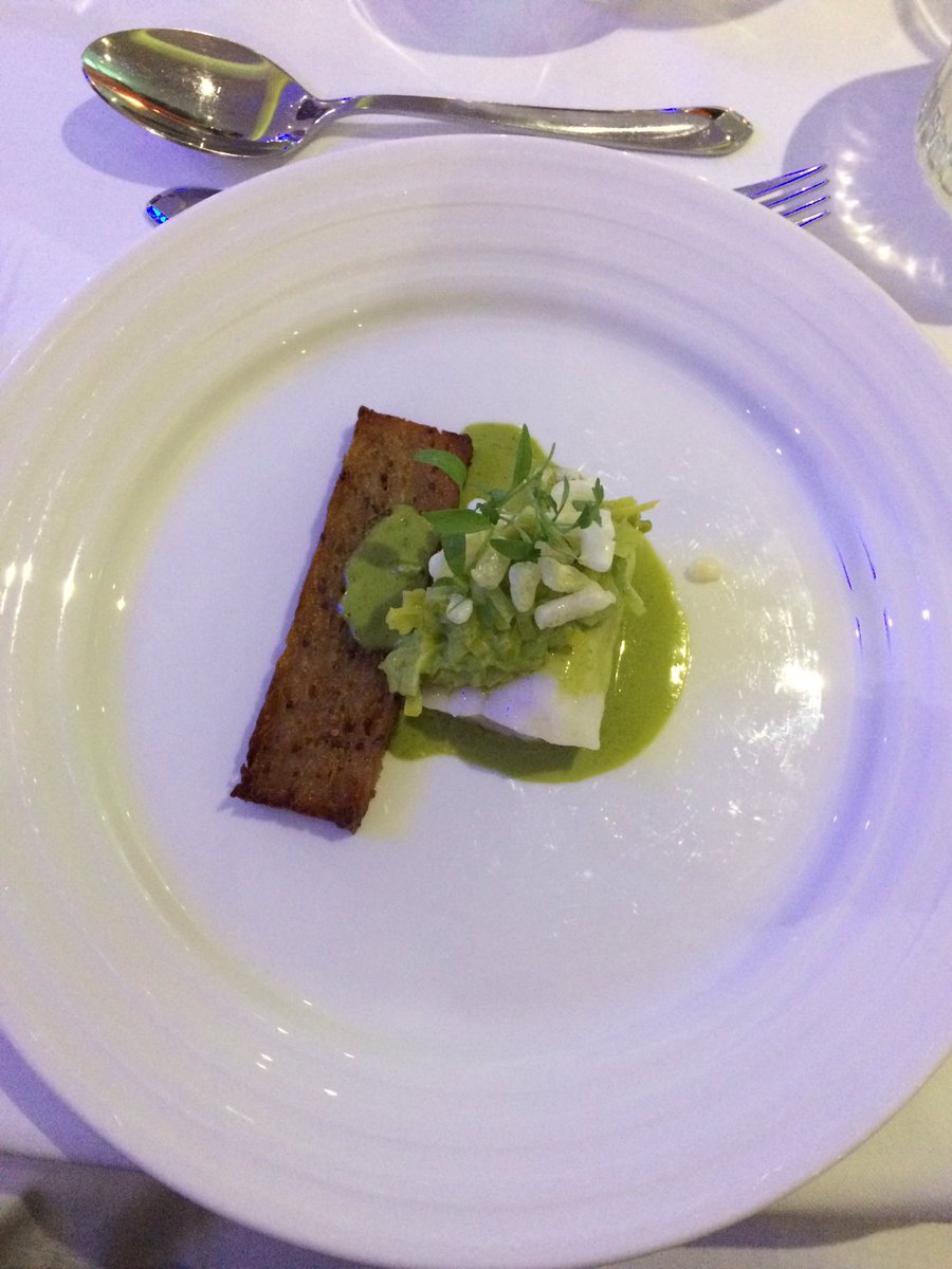 SarahMarquis86's tweet photo. Incredible @TheAHDB Potato Dinner @TheLensbury such versatile dishes made with lots of love & care by amazing Chefs! @robkennedy0 @louisaellis95 @chefgingernut #monsterfries https://t.co/MA23BQcxfN