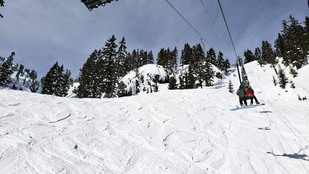 SummitSnow411's tweet photo. On #FatTuesday we feast on pow!
#Alpental #PowderTuesday #Chair2 https://t.co/rtDJaZf3Ao