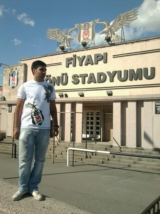 Seni yaşatacak neler var neler
Birgün gitsen bile hatıran yeter
İnönü stadyumu