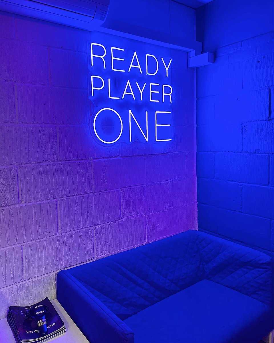 I'm so into VR activities this year! DNA VR is located in North London & it's such a cool concept combining VR with escape room, difficult to put the experience into pictures but definitely worth a try!