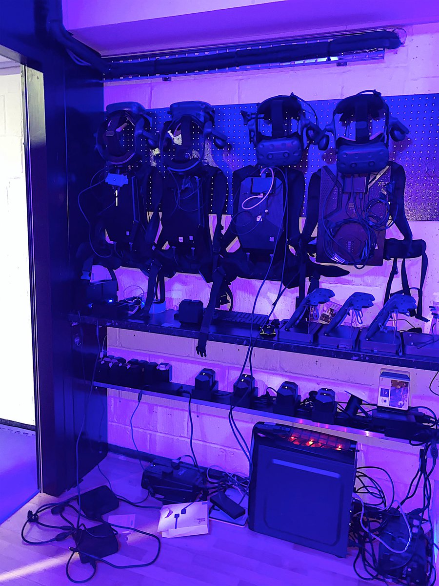 I'm so into VR activities this year! DNA VR is located in North London & it's such a cool concept combining VR with escape room, difficult to put the experience into pictures but definitely worth a try!