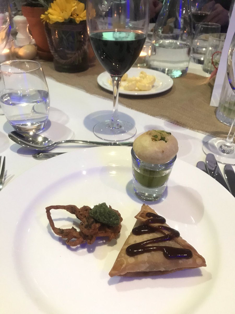 pavlovaandcream's tweet photo. The next course is the Indian taster by the amazing @HariGhotra
At the @TheAHDB #MonsterFries event at @TheLensbury
@youngrisotto @chefpublishing @karl_p327 @UmamiFoodDesign @ShearsRob @mckown_dav @ChefEdwards68 @lisajenkins02 @SarahMarquis86 https://t.co/sKTloR5aFG