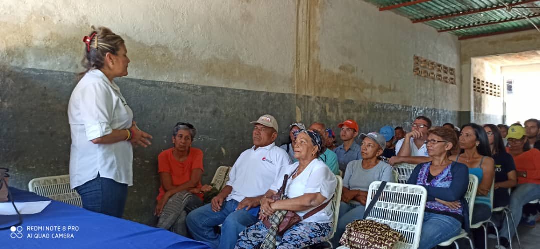 mdominguezAD's tweet photo. Hoy en el barrio José Regino Peña y el barrio El Concejo de la parroquia Miguel Peña de Valencia, convocamos a los vecinos a la presentación del Plan País que pondremos en marcha para la recuperación y transformación social, económica y política de Venezuela #PlanPaisPresente https://t.co/P8NgCcgbYK