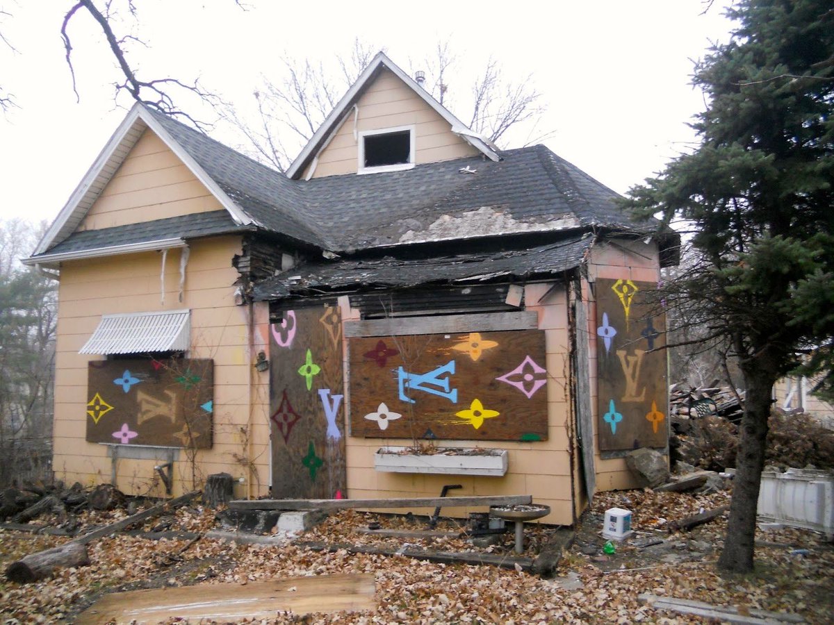 honolulu96820's tweet photo. exclusive sneak preview of the @foreverabolish house😈 https://t.co/zY7aUyyE3Y