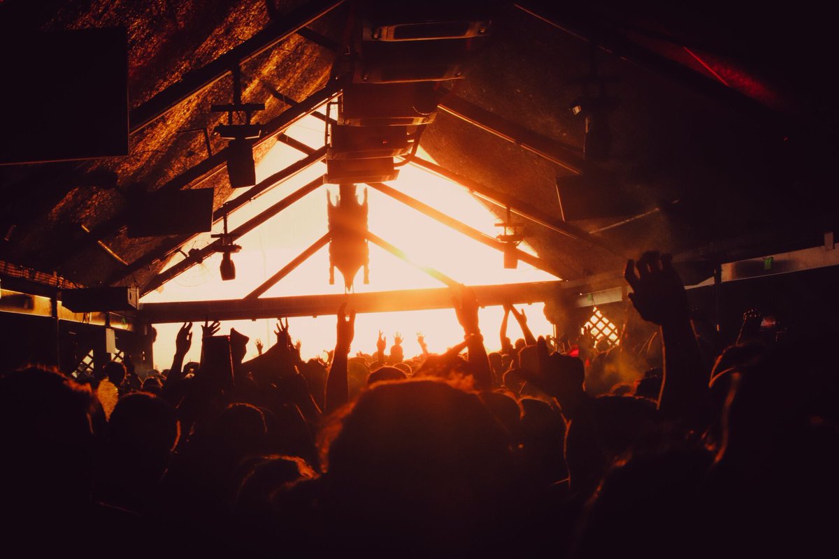 musixmagpy's tweet photo. Amanecer en el templo @warungbeachclub 
.
.
#warungbeachclub https://t.co/xwF2R6UmqE