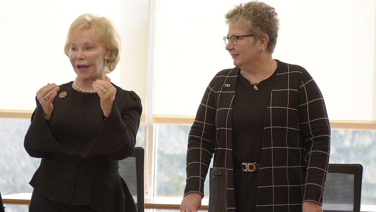 TUpartnerships's tweet photo. This morning @drjenpotter led a discussion on effective communications for the @TowsonU Women's Leadership Collective. Thank you to President @kimschatzel and Dr. Nancy Grasmick for your support of this partnership. #TUproud #BTUatWork https://t.co/8evPCJZ4lA