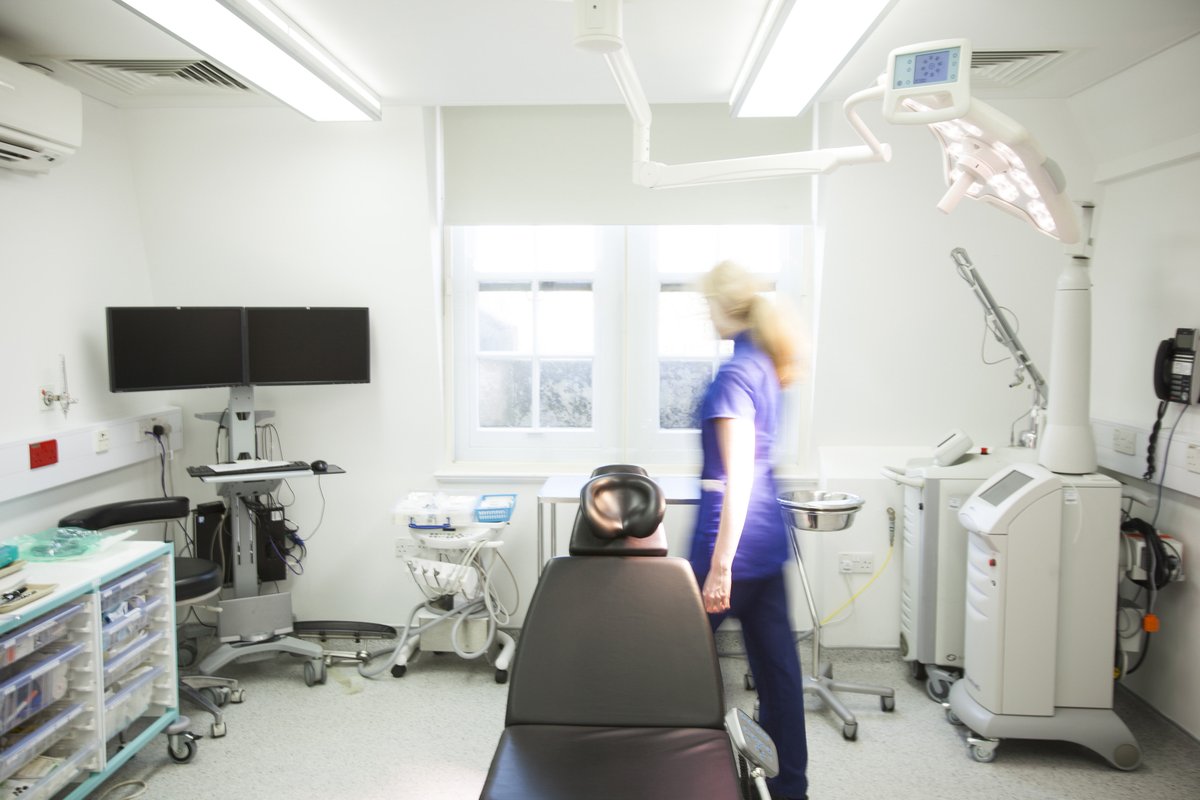 152HarleyStreet's tweet photo. Nurses - if you are interested in joining our fantastic clinical team at 152 Harley Street and have scrub experience - in any field - come along to our drop-in session tomorrow 1pm - 3pm or call us on 0207 467 3000. Good salary, great people, enjoyable work! #harleystreetcareer https://t.co/VW7bWzFSuU