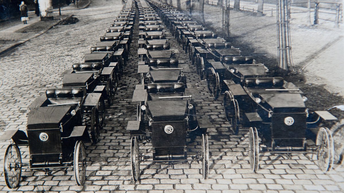 emobicon's tweet photo. Unser Betthüpferl
In #Grünheide baut man gerade an der #Zukunft der #Elektromobilität. Vor 100 Jahren war #Berlin schon einmal ganz vorn in Sachen #Elektroauto s. Der #Ur - #Tesla hieß „#Slaby “ und kam aus #Charlottenburg. https://t.co/CLwowMe8g9
#emobility #emobicon https://t.co/d6zNbOEsqR