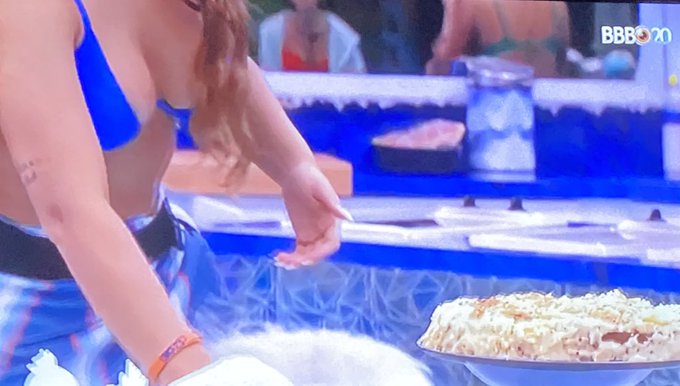 Ser&aacute; que o bolo que a Rafa fez vai ser para comemorar o pared&atilde;o de hoje?  👀   #BBB20 #redebbb https://t<a href="/tag/redebbb"class="tags"><span>#redebbb</span></a><a href="/tag/bbb20"class="tags"><span>#bbb20</span></a>
