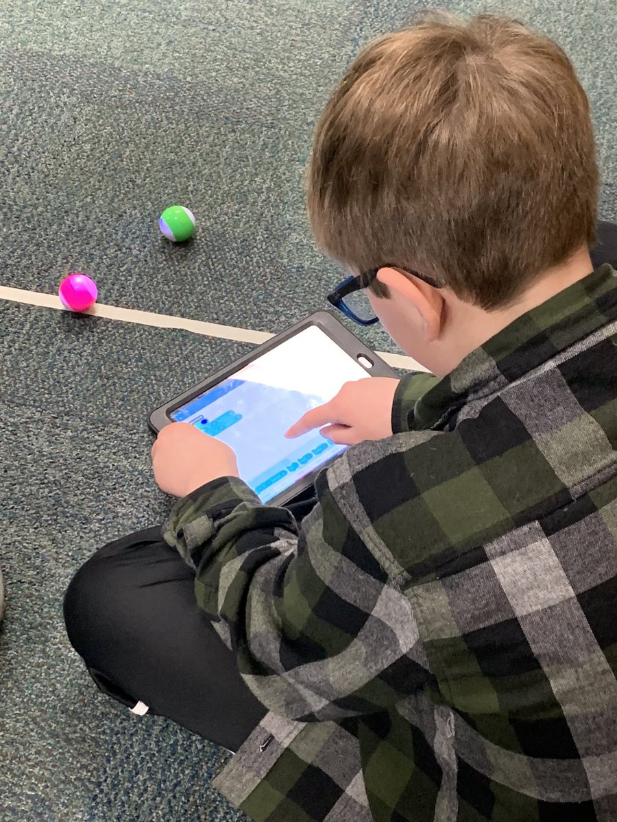 PendletonElem's tweet photo. Coding @Sphero with @SpheroEdu during #TechNinjas #pesistrong https://t.co/Buz6F7NQgs