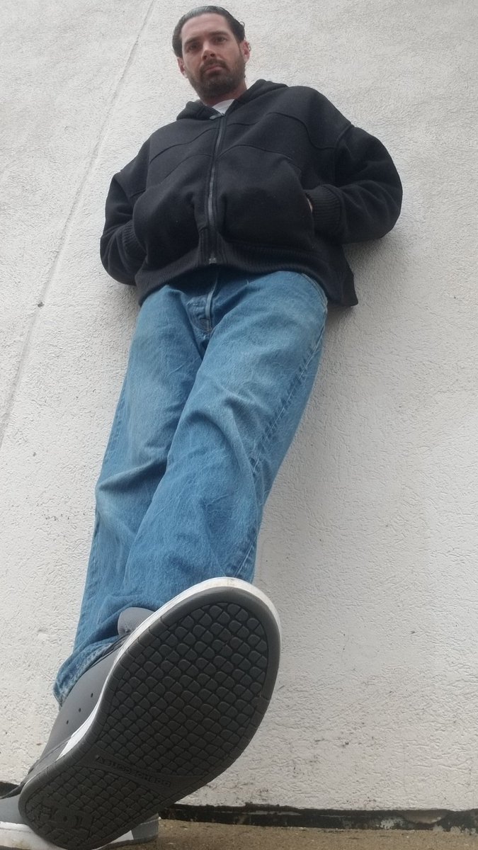 SirLeeDomRopeT1's tweet photo. Bored as fuck waiting on Chinese food...... thinking I wish I had a lil fucking sub to walk around on a leash as I wait , all the people would be staring and pointing at your beta ass crawling around the wet grass .
#Alpha #MacroGod https://t.co/iZILk9SIkv