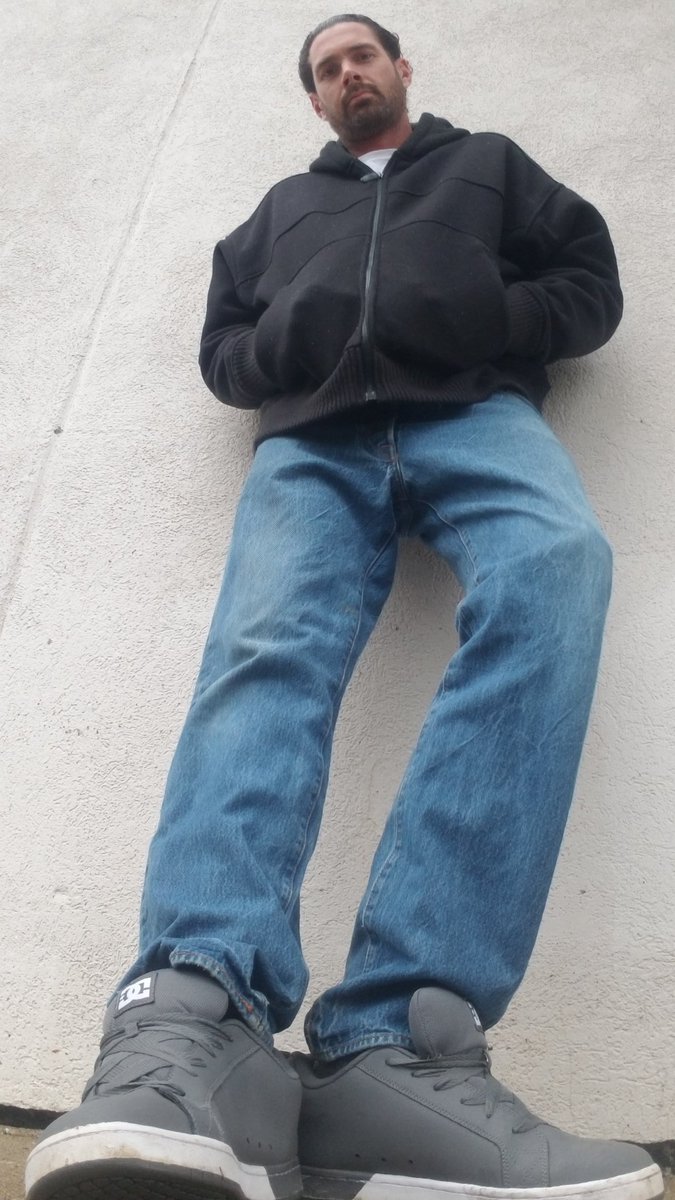 SirLeeDomRopeT1's tweet photo. Bored as fuck waiting on Chinese food...... thinking I wish I had a lil fucking sub to walk around on a leash as I wait , all the people would be staring and pointing at your beta ass crawling around the wet grass .
#Alpha #MacroGod https://t.co/iZILk9SIkv