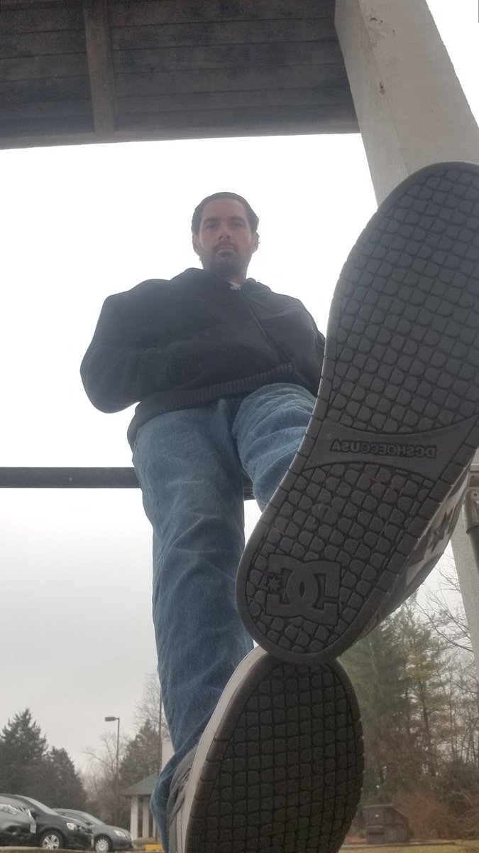 SirLeeDomRopeT1's tweet photo. Bored as fuck waiting on Chinese food...... thinking I wish I had a lil fucking sub to walk around on a leash as I wait , all the people would be staring and pointing at your beta ass crawling around the wet grass .
#Alpha #MacroGod https://t.co/iZILk9SIkv