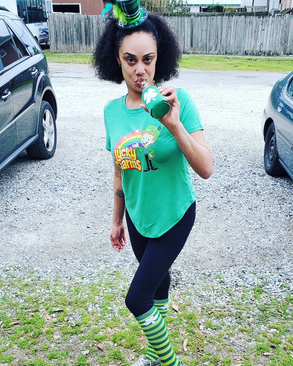 LadyNatrixNyc84's tweet photo. Y'all have #mardigras2020 but I have #stpatricksday which starts today (like mardi gras 🙃😂) ... Watch out bitches ... #cheersyourjameson #ineedsupervision #welive #wepartying #NOLA https://t.co/BD52QmKTXt