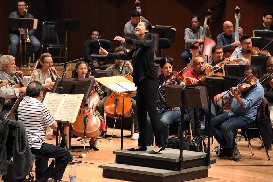 CulturaUNAM's tweet photo. ¿Eres director@ de orquesta? ¿Sueñas con dirigir a la OFUNAM? El #PremioOFUNAM busca a jóvenes directoras y directores que quieran desarrollar una carrera internacional. ¡Participa! 🎶 Bases aquí: https://t.co/HZCcHB2b76 @musicaunam https://t.co/ixkCoNsAKo