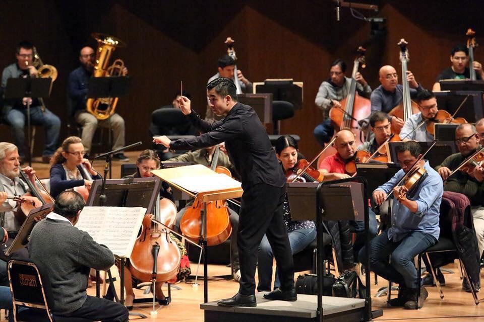 CulturaUNAM's tweet photo. ¿Eres director@ de orquesta? ¿Sueñas con dirigir a la OFUNAM? El #PremioOFUNAM busca a jóvenes directoras y directores que quieran desarrollar una carrera internacional. ¡Participa! 🎶 Bases aquí: https://t.co/HZCcHB2b76 @musicaunam https://t.co/ixkCoNsAKo