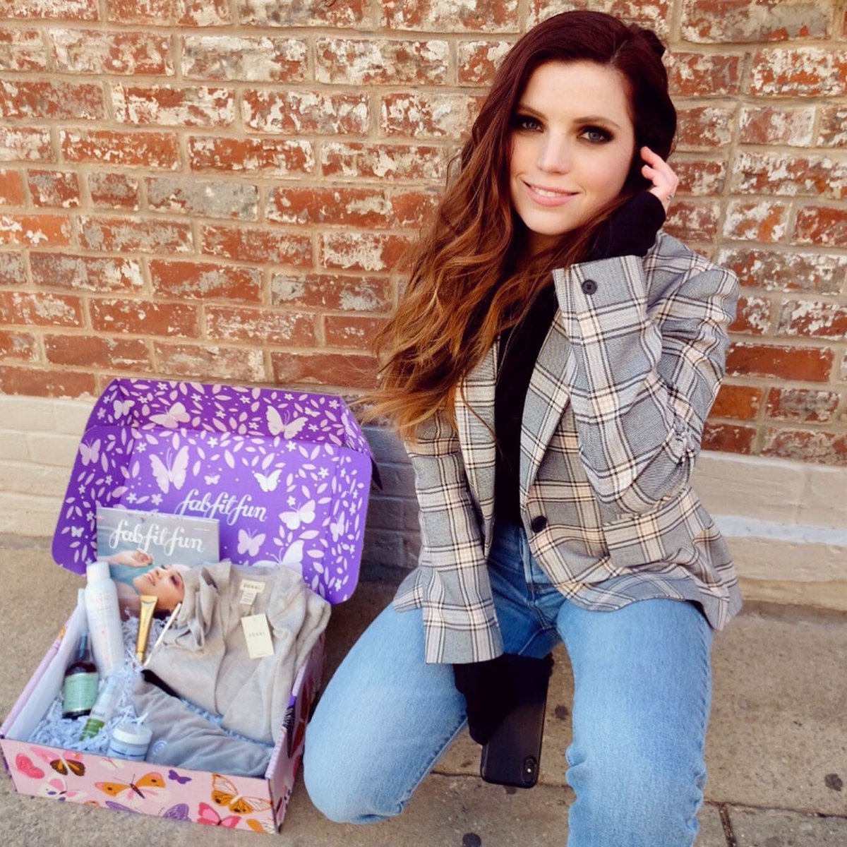 SydneyQuiseng's tweet image. SO happy to be a #fabfitfunpartner 🥰🥰 it’s seriously such a good deal and I just love all the products inside, especially since I’m on tour for another 1.5 weeks!!! so use my code “SPRINGSYD” for $10 off 💘
#fabfitfun @FabFitFun 
fabfitfun.com/get-the-box/?c…