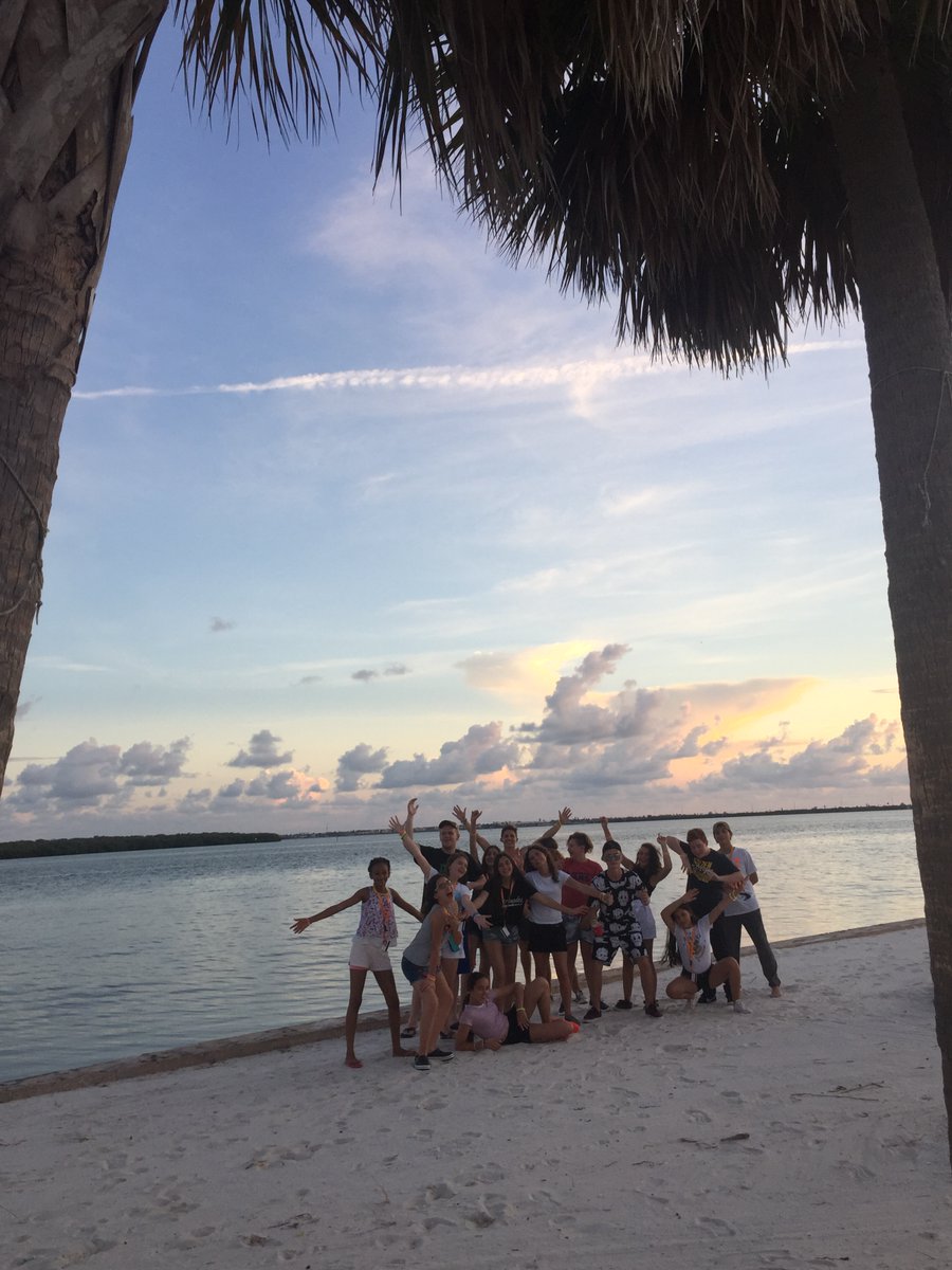 ELSFunAndSun's tweet photo. New friends and new experiences! Create unforgettable summer memories while learning English with us! Maximize your summer with ELS! #ELSCamps #summercamps https://t.co/I43akKXJJq