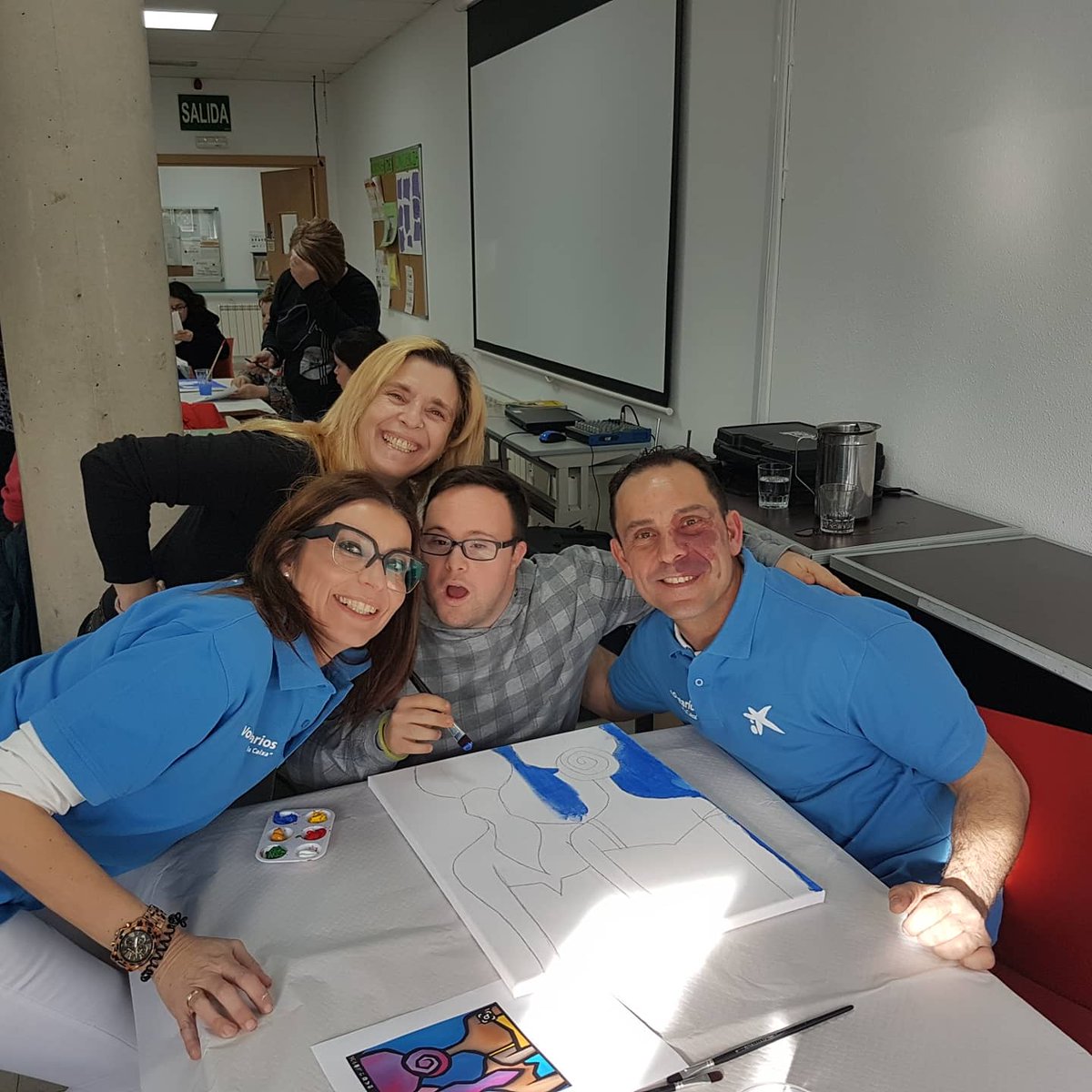 aspadir_'s tweet photo. Hoy gracias a @fundlacaixa y a sus voluntarios/as hemos podido celebrar nuestro 2 concurso de pintura"DI-ARTE".Gracias a todas las familias por el apoyo recibido. Os esperamos a todos/as en la entrega de premios y exposición que se celebrará el día 10 a las 18.00 en @caixaforum https://t.co/OI0ftF9VRG