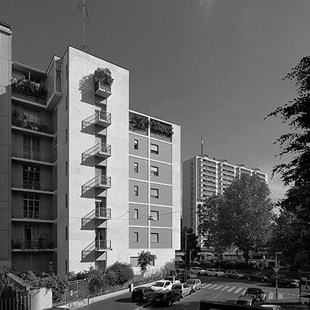 Casa Rustici, 1933-35, Giuseppe Terragni, Pietro Lingeri. #maarc #Lingeri #Terragni #Milano #equilibrio #armony #forme #art #architect #architecture #architecturelovers #architettura #razionalismo #razionalismocomo #shape #vuoti #pieni #perfezione #insta… ift.tt/37VD4c9