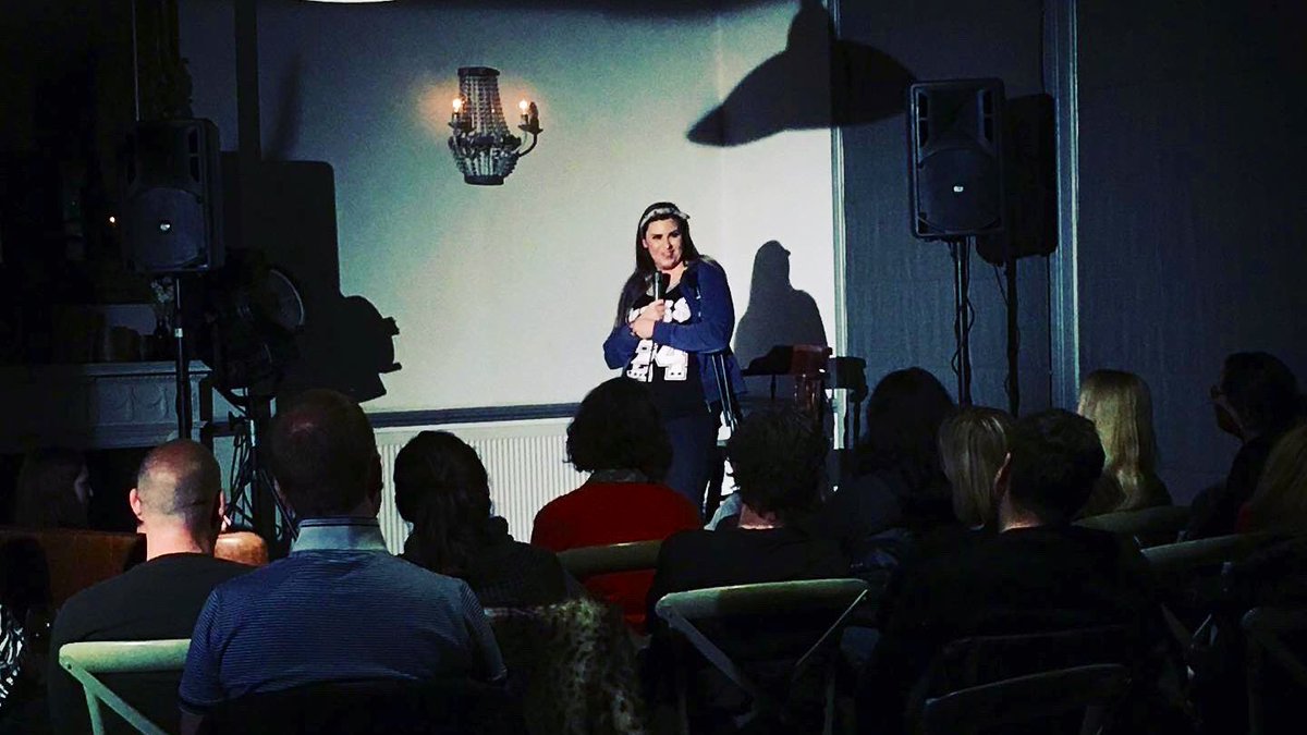 Lovely to be back at <a href="/VictoriaStakes/">Victoria Stakes</a> tonight with the excellent <a href="/TheNewsAtGlenn/">Glenn Moore (Insta: @glennrogermoore)</a> and <a href="/sarahecallaghan/">Sarah Callaghan</a>. Always a fun venue to play - hope it’s not so long before I’m back!