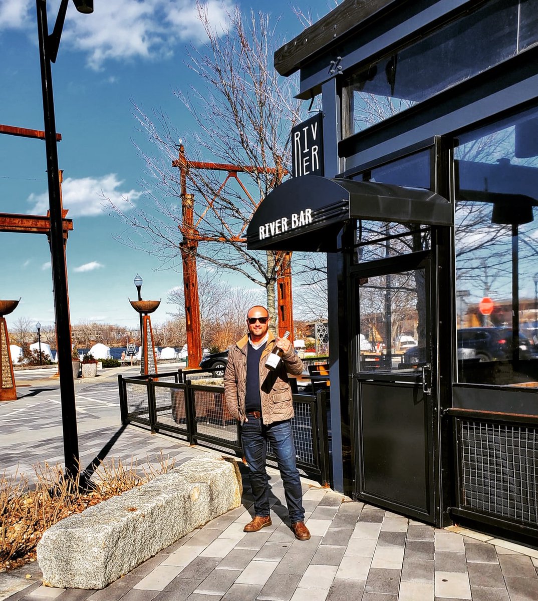 ON TOUR in Somerville, Massachusetts 🇺🇸!

Find Black Cottage Sauvignon Blanc at River Bar for Spring and Summer 🥂

#BlackCottageOnTour #BlackCottageWines #WinesWithGusto #NZWine #WineMarlborough