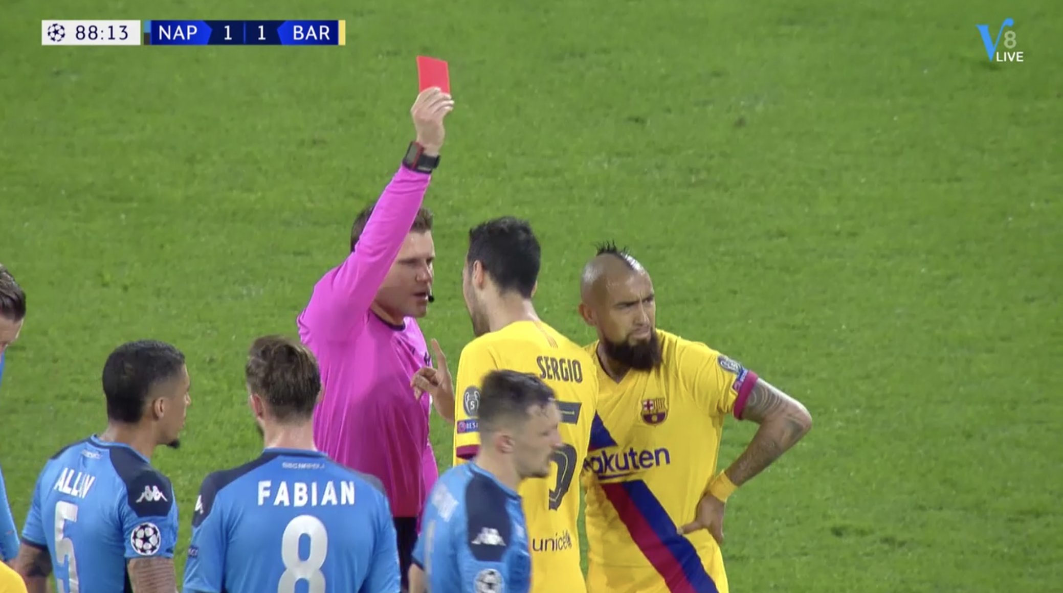 scrapbog Orator Bemærk venligst 𝐀𝐅𝐂 𝐀𝐉𝐀𝐗 💎 on Twitter: "📸 - Arturo Vidal receives a red card and  will be suspended for the 2nd leg, just like Busquets.  https://t.co/ffYVPQE1vM" / Twitter