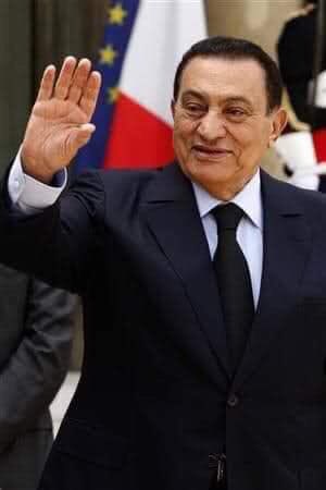 اشكرك على بقاء مظهر مصر الخارجى القيادى  اثناء عهدك  و اسامحك عن سوء مظهر مصر الداخلى ابرزهم التدهور الاقصادى انى اسامحك ولكن التاريخ لن يسامحك لكن الأجيال القادمة بكل تأكيد لن تسامحك وإنك اليوم لقد علمت معنى قولك المشهور حقا ( الوطن باقٍ والأشخاص زائلون )
وفى الخاتمة الله يرحمك