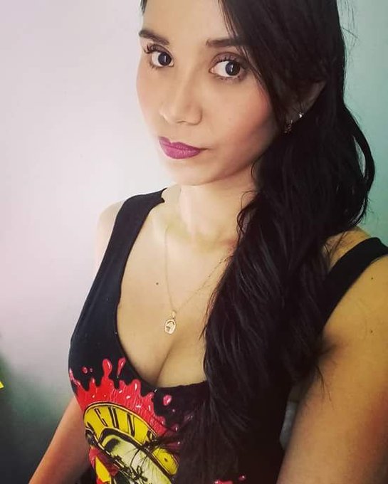 🤫 #MartesdeEscotes https://t.co/GhEwUOePaj<a href="/tag/martesdeescotes"class="tags">#MartesdeEscotes</a>