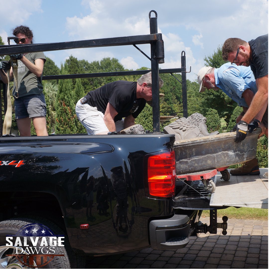 Takes a whole team for a #SalvageLoad 
.
.
.
#rigging #loading #driving #SalvageDawgs #cement #blackdogsalvage #reuse #recycle #repurpose