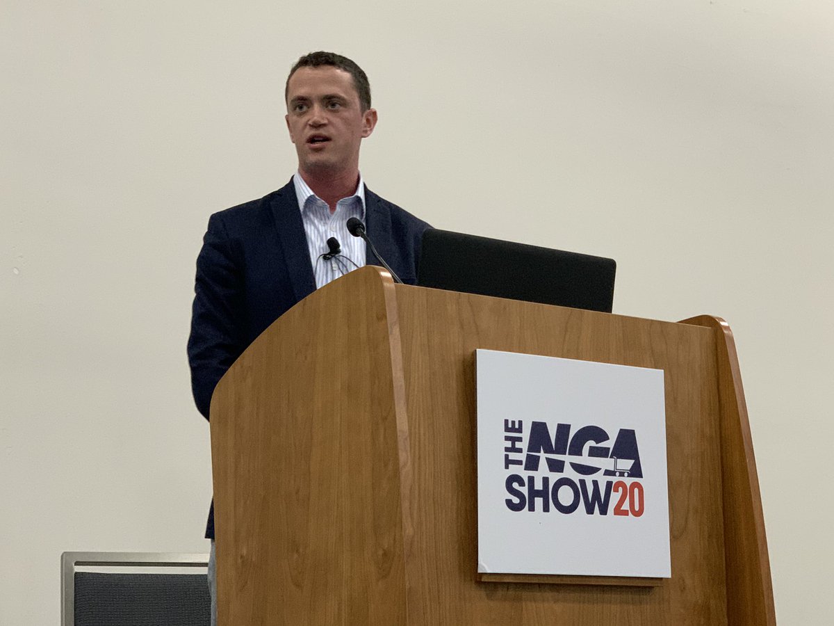 KatMartin773's tweet photo. What’s the fastest growing snack product? @SNACintl David Walsh says #porkrinds at #ngashow. Sales up 24% to $340 million due to popularity of keto, paleo and other diets high in protein and low carb https://t.co/zcbAga5XVa