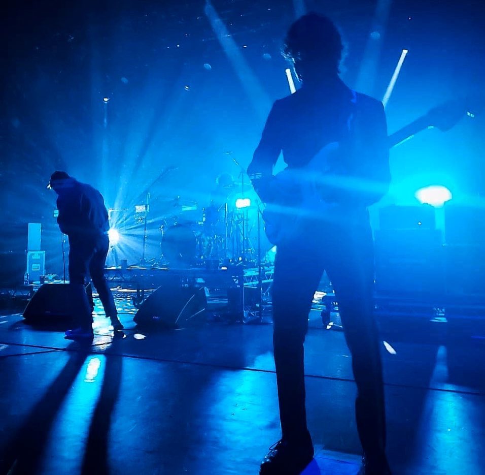 alberthammondjr's tweet photo. 𝐁𝐞𝐥𝐟𝐚𝐬𝐭 you neverthe disappoint, still crazy after all these years 🍻 ⁣⁣⁣
#thestrokes #thenewabnormal #getaroomalready⁣
 📸 1&amp;2 by @raphph #3 @ciamber https://t.co/UjHfCY2zsf