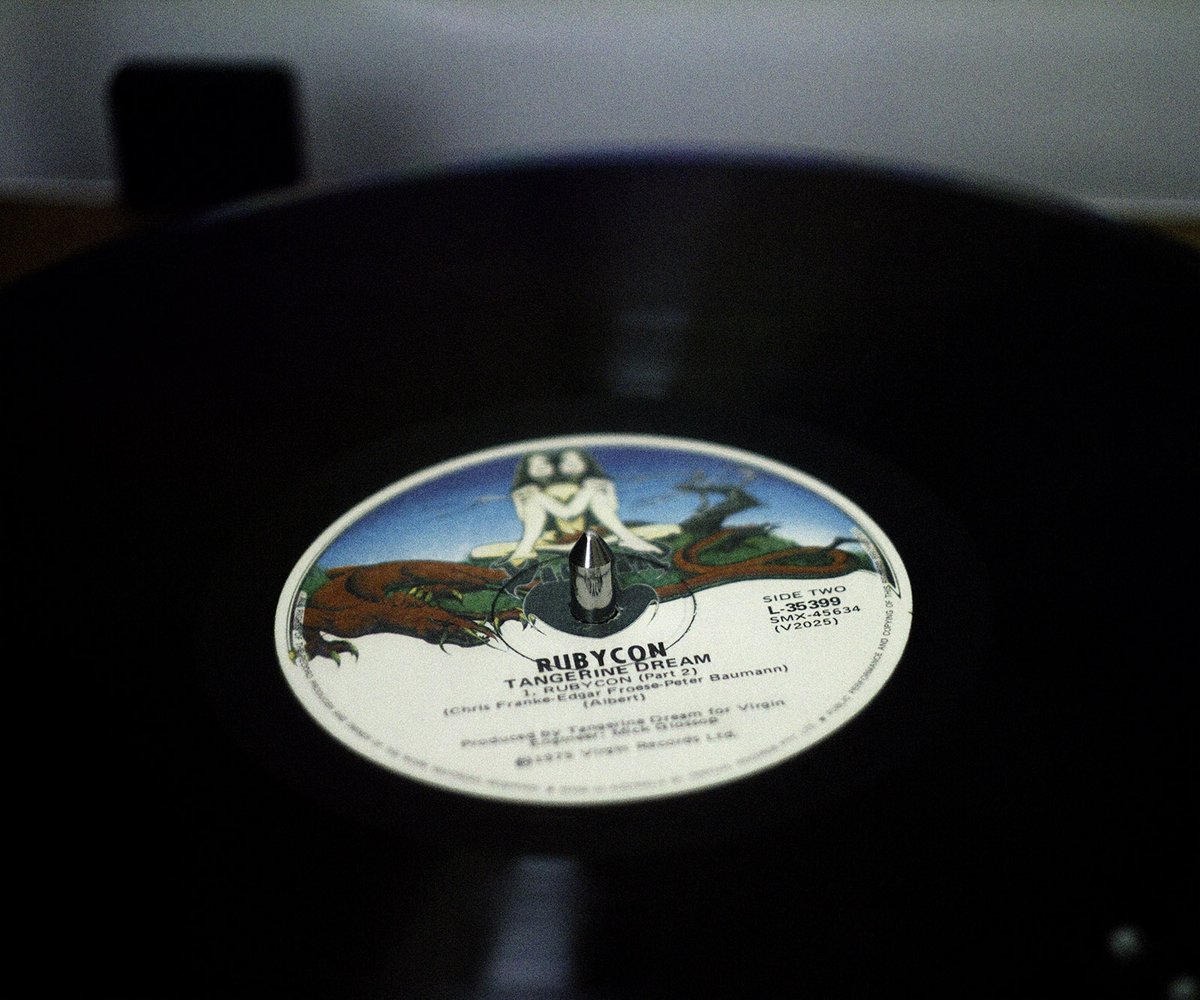 _ev's tweet image. Spinning today in the studio- Tangerine Dream ‘Rubycon’

#70s #vibe #Rubycon #TangerineDream #vinyl #OST #synth #RogerDean #AudioTechnica #mood #work #audio