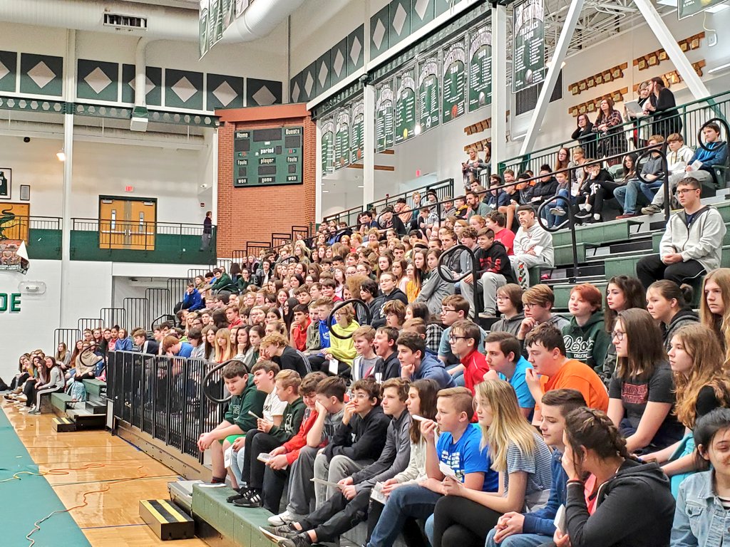 DeSotoBands's tweet photo. What an incredible audience! S/o to the 8th Graders from @DeSotoJH and @SunriseRIX for coming over and listening to the DHS Jazz Band and DHS Choirs. We look forward to seeing, and hearing, you have fun in the DHS Music program! #GoBand #GoChoir #GoDragons https://t.co/azQmMnVYtJ