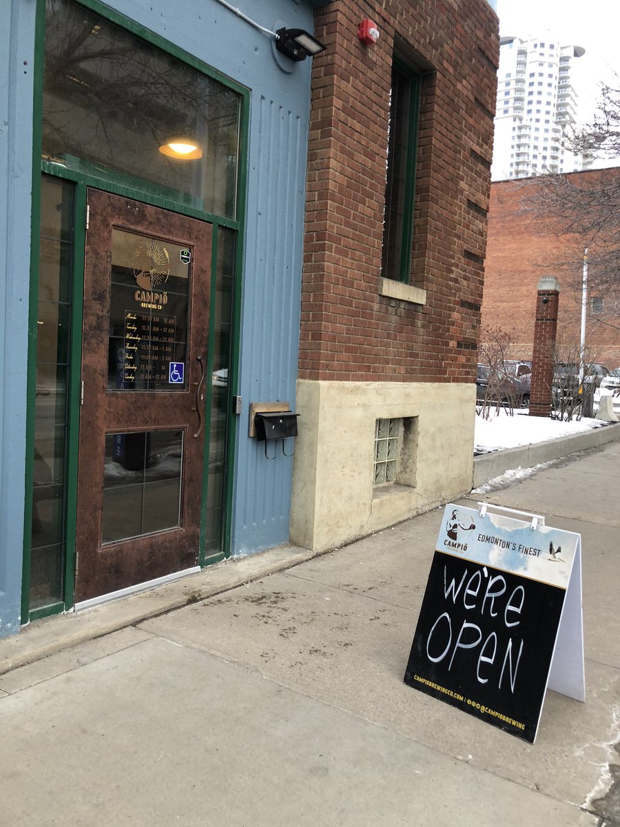 lindork's tweet image. Lovely night moderating @DBAyeg’s state of #yegdt #yegfood conversation @campiobrewing (great food spread &amp;amp; event space)!! 

Interesting perspectives from @BuokFresh @themarcyeg @Sysco + @ckdesigninc.

Some trends we’re seeing in #yeg: ghost kitchens, multi-use spaces, more veg!