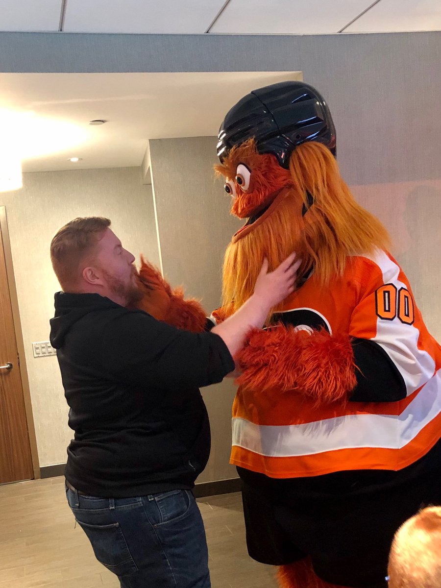 ericmunley's tweet image. Finally got to meet my biological father. @GrittyNHL @NHLFlyers