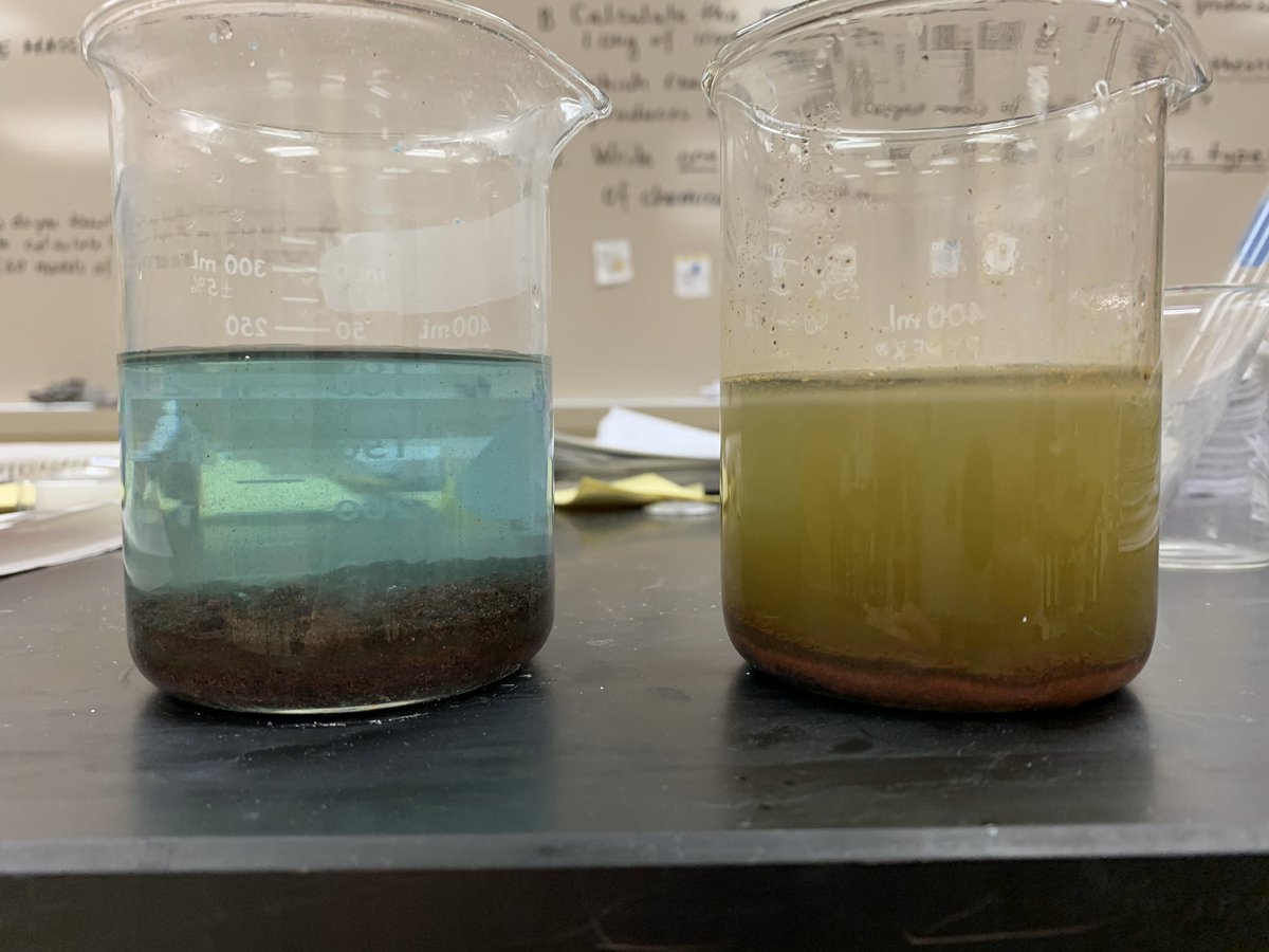 SchmidtChemist's tweet photo. What metal ion(s) is/are in the solution? Which reactant was limiting in each reaction?  
#Claim #Evidence #Reasoning for my Ss tomorrow. 

Two #singlereplacement reactions producing solid copper from zinc or iron reacting with copper(II) sulfate.  

#collectionbeakerchemistry https://t.co/HXdMmJ7j9v