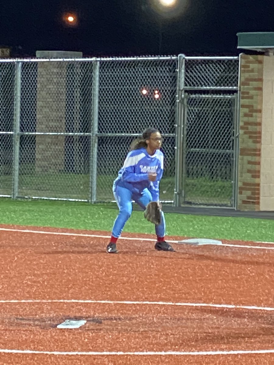 CoachHJones_87's tweet photo. Congratulations on the win Ladies as we beat our rivals those Kimball Knights. Continue to develop and get better. #girlslikediamonds #wehaveasuperhero #Storm @DWCarterHS @DWCAthletics @SoftballDavid https://t.co/ZCNveHhSHC