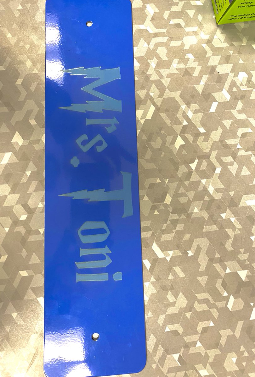 THeino's tweet photo. We had a busy day ⁦@MLMSmuskies⁩ Fab Lab club today. We made buttons, laser cut a name plate, 3D printed, worked with VR and created circuit designs. Voice and choice for all of the kids! ⁦@MuskegoNorwaySc⁩ https://t.co/vIzKWCMRoB