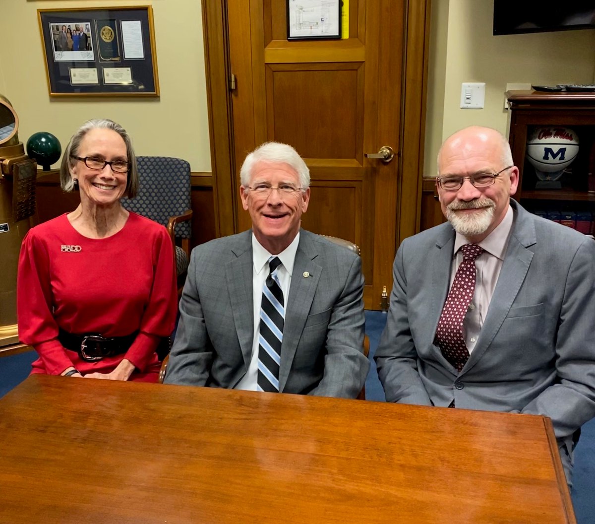MADDNational's tweet photo. Today, MADD National President Helen Witty and MADD volunteer Ken Snyder met with @SenatorWicker about how we can use drunk driving prevention technology to end this 100% preventable crime that kills more than 10K people in the U.S. every year. #Safetyisnotanoption #NoMoreVictims https://t.co/jXx2B9TQp0