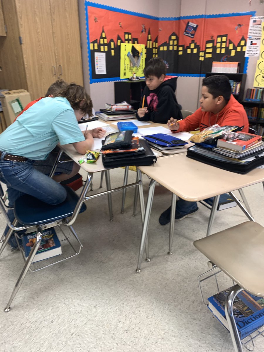 MsHuntReads's tweet photo. Team Brainstorming about features of graphic novels and scenes from our read aloud today before each student retold a part of our class novel as a graphic novel! #ThinkBigLISD @LampasasHSE https://t.co/s678T4LGT4