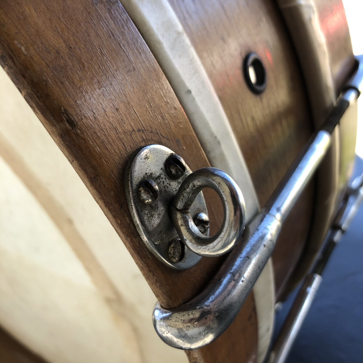 The_Ghost_Note's tweet photo. This C. G. Conn 15.5 x 4 Maple Snare Drum was handmade in Elkhart, IN by the C.G Conn Musical Instrument Company.

AVAILABLE NOW in-store or online at https://t.co/OpGYaTsiy8. Stop by the shop Mon-Sat 12-8PM or DM for details.

#theghostnote #drumshop #vintagedrums #snaredrum https://t.co/4joWOaQNsw