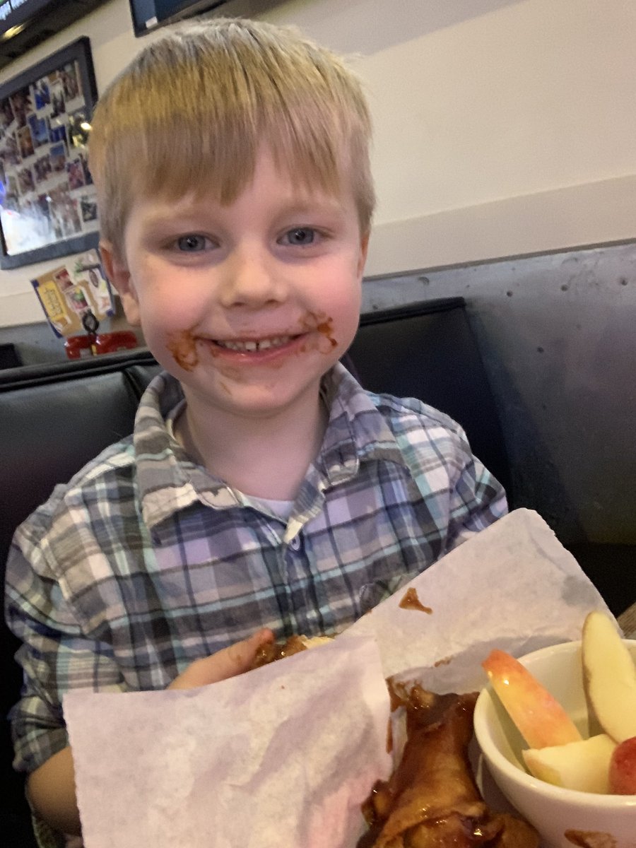 __erikam's tweet photo. happy birthday greyson! #pluckers #messyface CHICKEN WINGS https://t.co/8cISpJc5Mb
