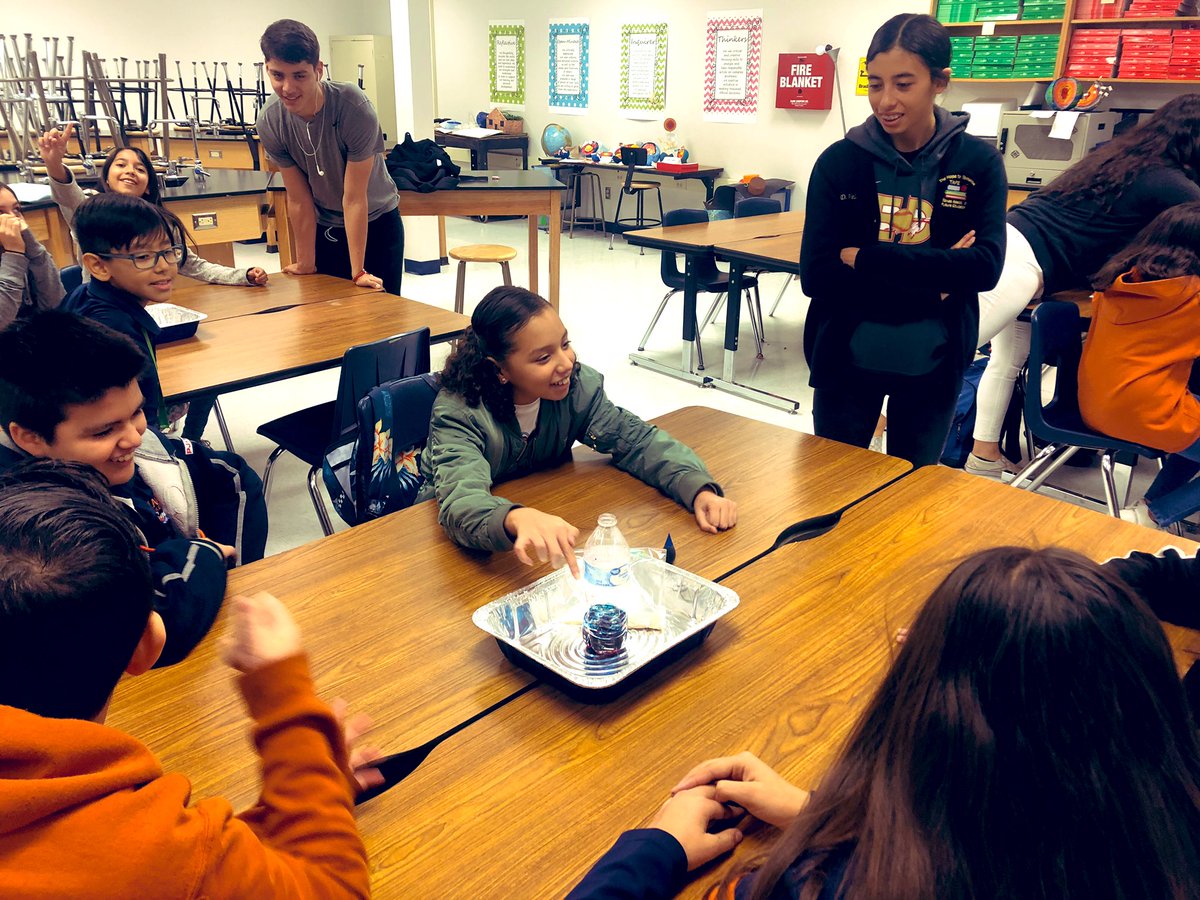 epalomares_SMS's tweet photo. Thank you to the Texas Association of Future Educators from @EDAztecs_HS and visiting us here at @Hernando_MS and building our Empire! #TeamSISD https://t.co/lw2PAV8lrn