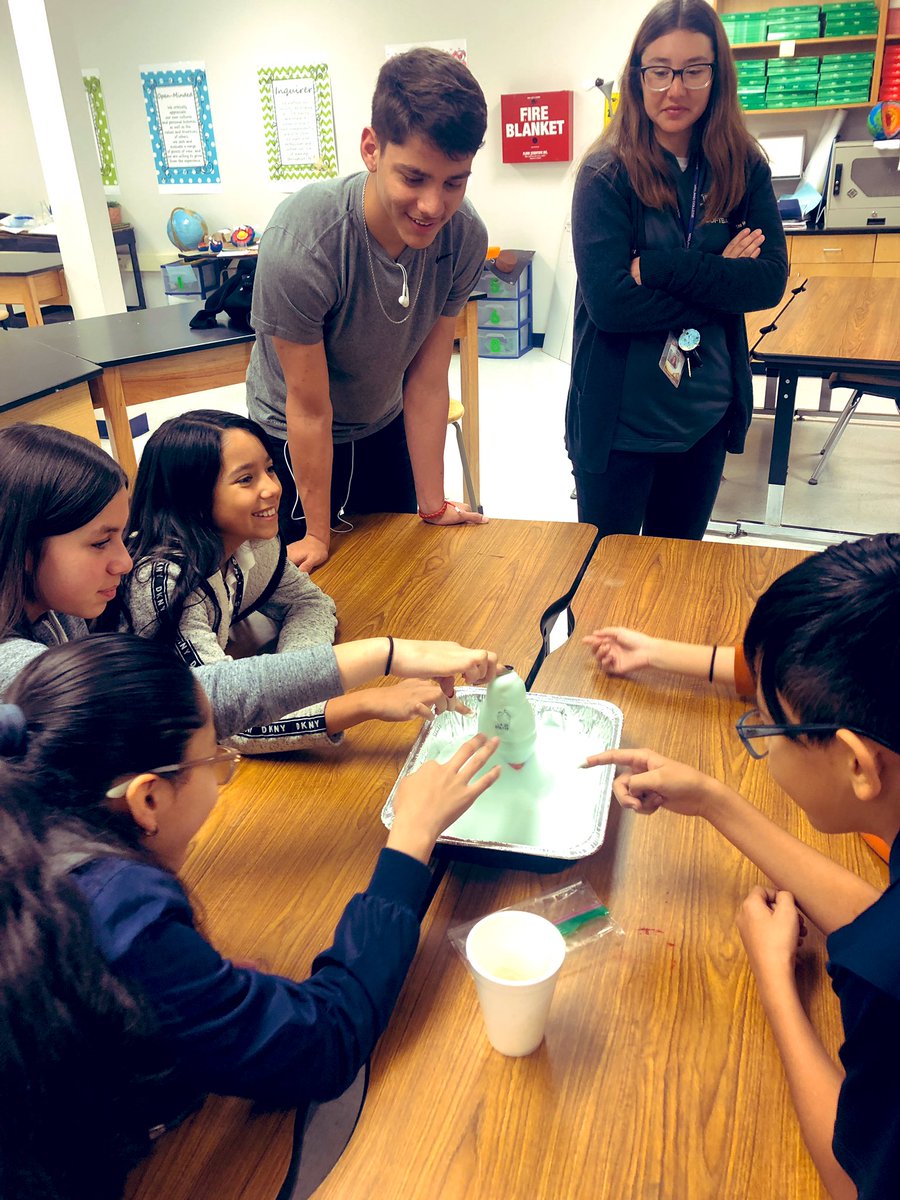 epalomares_SMS's tweet photo. Thank you to the Texas Association of Future Educators from @EDAztecs_HS and visiting us here at @Hernando_MS and building our Empire! #TeamSISD https://t.co/lw2PAV8lrn