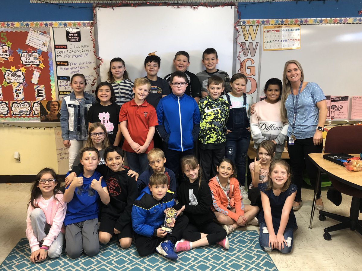 LampasasKWE's tweet photo. Congratulations are in order for the classes of @KristiDenis and @kgraham3rd for achieving perfect attendance last week! Way to go! #ThinkBigKWE https://t.co/KiINlhYDWA