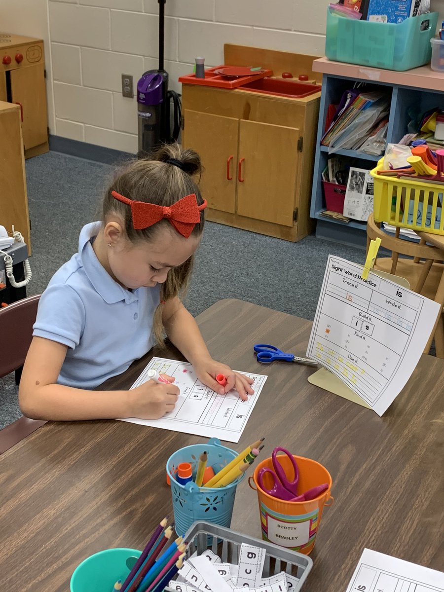 Ms. Bradley’s VPK is really working hard at centers (cvc words, word families, sight words and addition)! #kindergartenherewecome #vcsvpk <a href="/Wendysydeski/">Wendy | Realtor</a> <a href="/TimbercrestElem/">Timbercrest Elementary School</a>