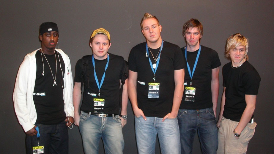 Kära barn, sätt er runt mig så ska farbror Hanif berätta om när jag var ung och "klan" betydde detta: @NiPGaming