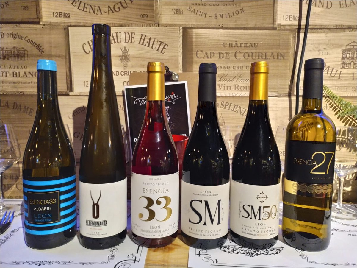 BodegasMeoriga's tweet photo. 💛
Muchas gracias VinoPasion por recibirnos en vuestra casa y catar nuestras elaboraciones.
#VinoPasion #Galapagar #Madrid
#BodegasMeoriga y viñedos propios.
▪️CATA EN VINOPASION
#Esencia33Albarin
#ElDemonautaAlbarin
#Esencia33rosado
#SMroble
#SM50crianza
#Esencia27 https://t.co/nnORmORQ15