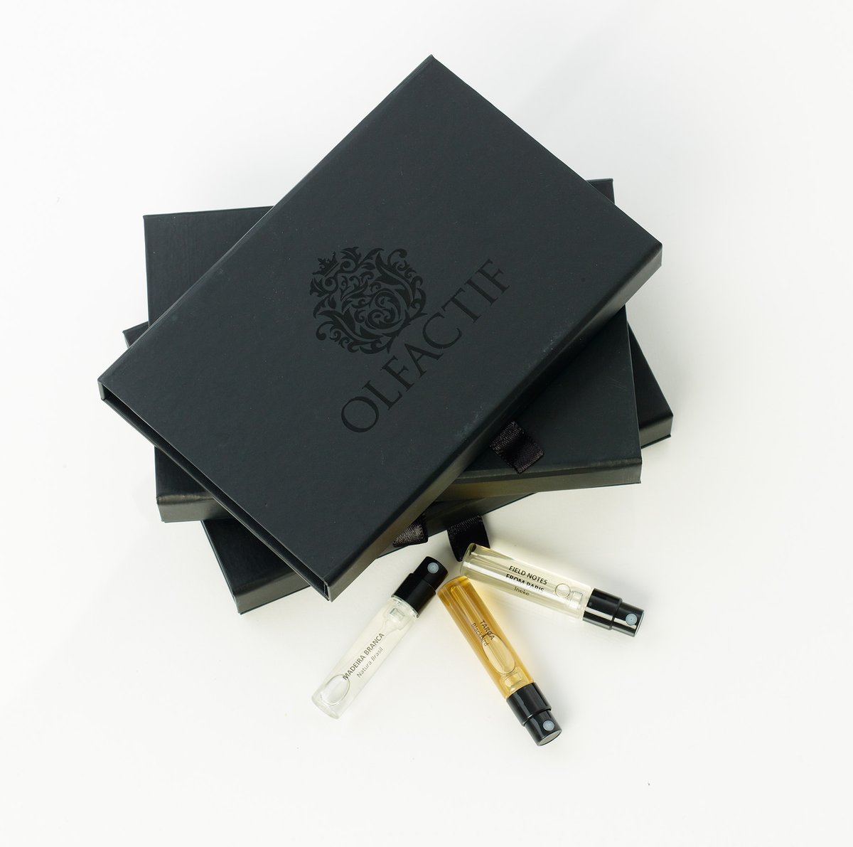 artofperfume's tweet image. Testing out some new lighting today and loving how this shot came out! 

#nicheperfumery #indieperfumers #olfactif